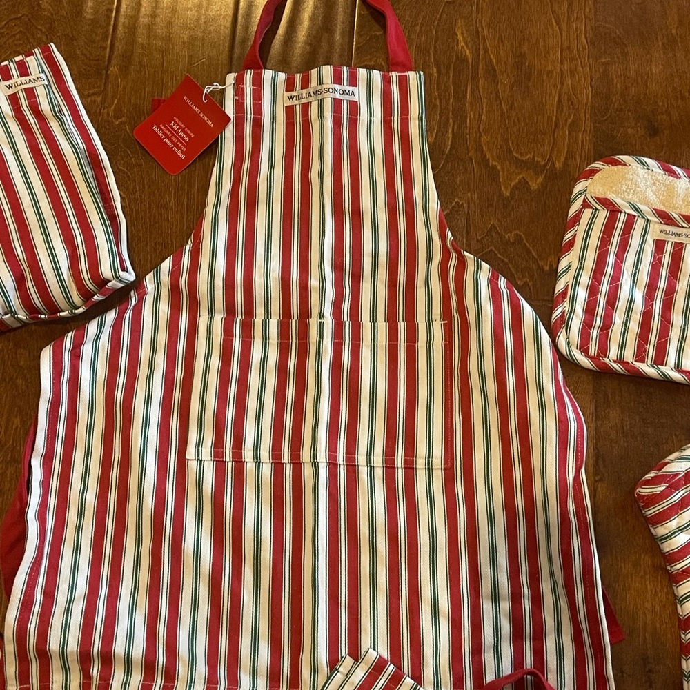 NWT 8 piece William Sonoma Holiday Stripe apron set for 4 w/ potholders - Picture 4 of 7